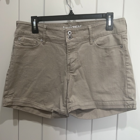 Denizen from Levi’s Shorts Size 8 Beige/tan. Womens - Picture 2 of 10